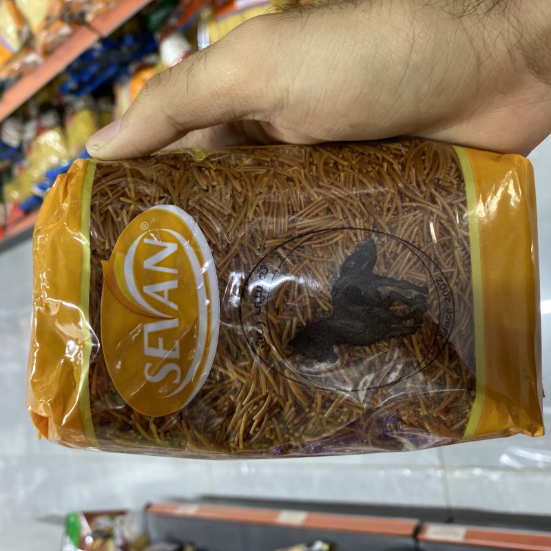شعری ئەسپی ڕەش سورەوە کراو